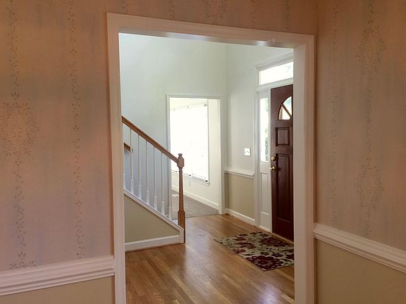 4th image of 3845 Venice Dr