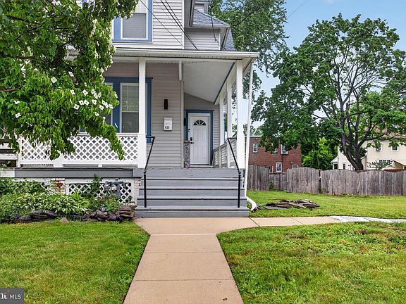 2nd image of 825 Andrews Ave