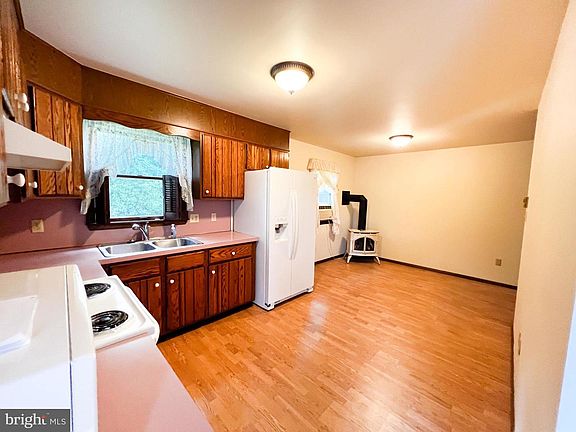 2nd image of 120 Liberty Ln