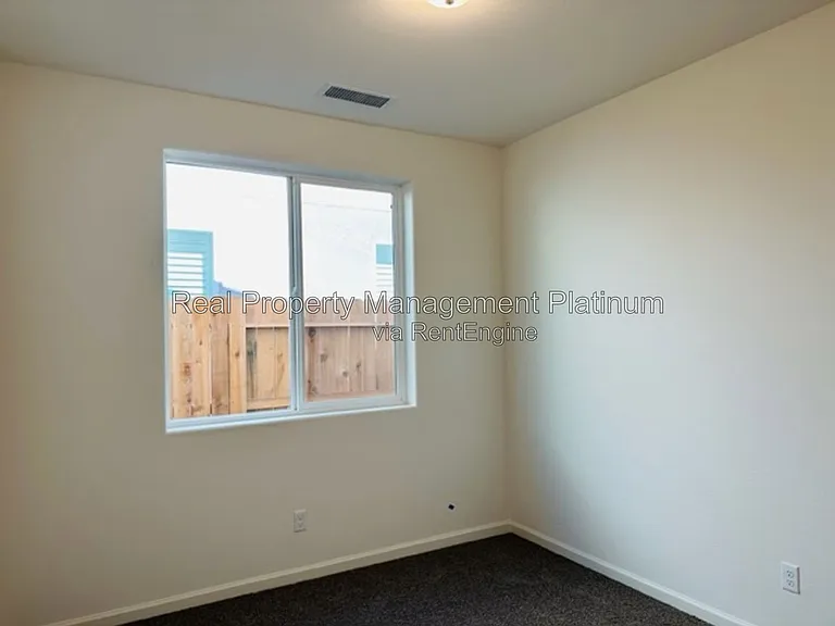 1477 Las Rosas Ave — Photo 20