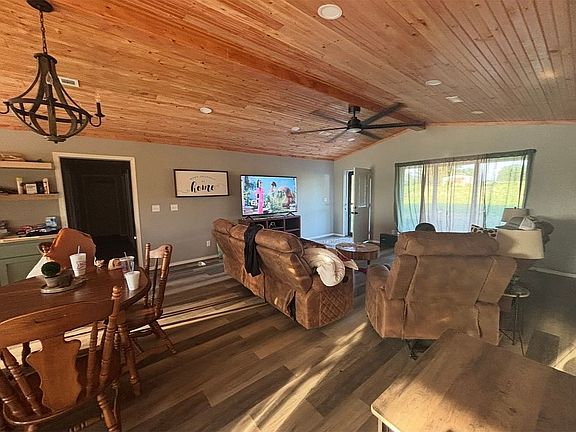 3rd image of 13749 Farm Road 1055