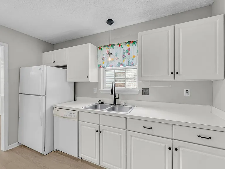 479 Cessna Ave — Photo 15