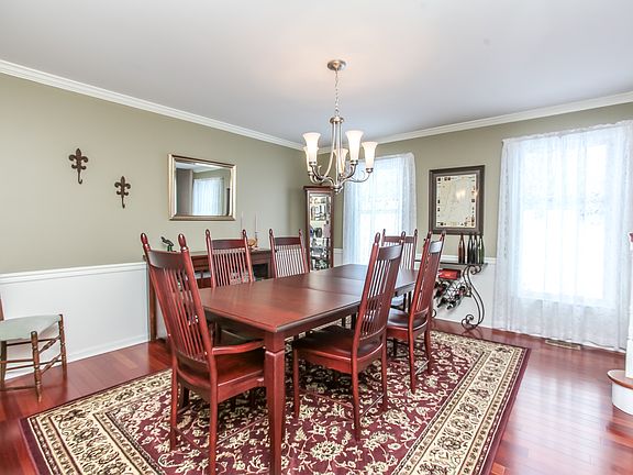 5th image of 405 Valley Dr