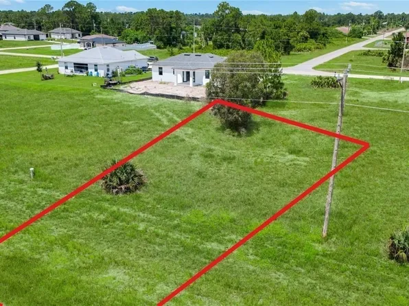 922 Columbus Blvd, Lehigh Acres, FL 33974