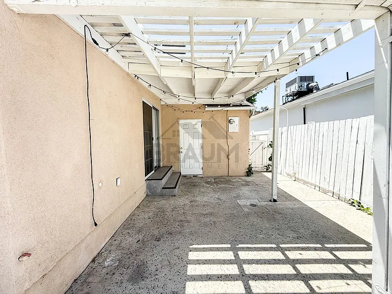 RIVERTON — Photo 29