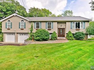 76 Wayside Rd, Hewitt, NJ 07421