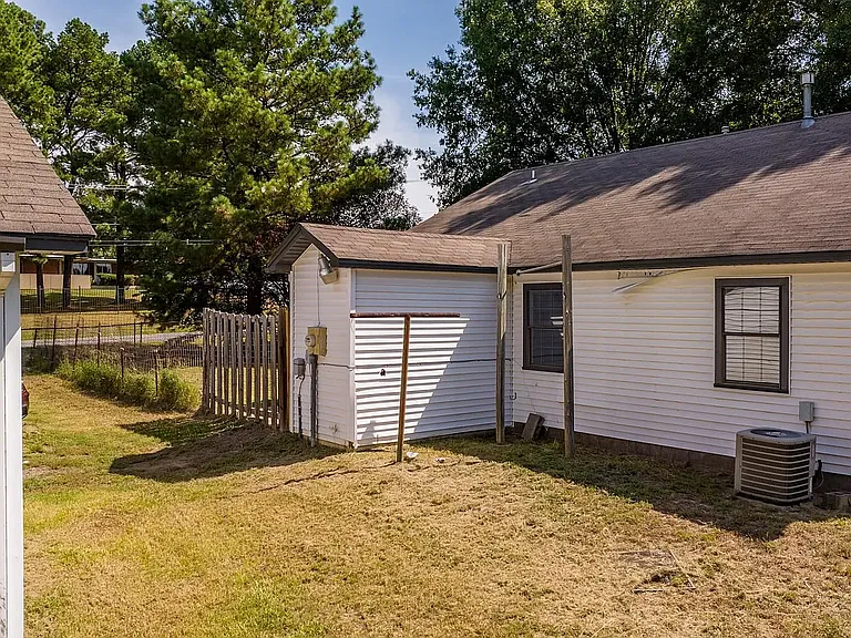 1319 Collier Dr — Photo 6
