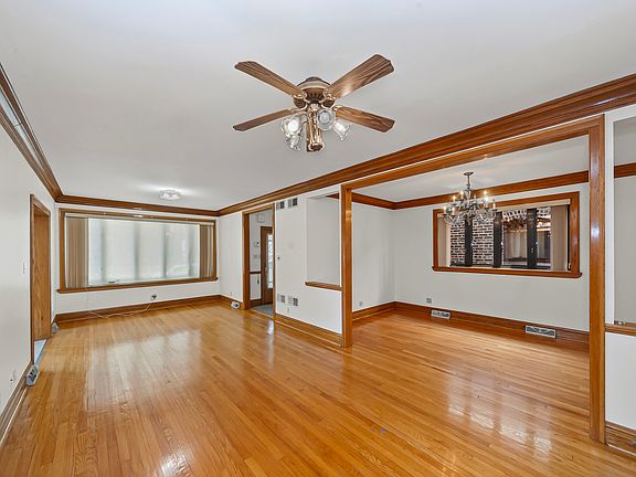 4th image of 3011 S Emerald Ave