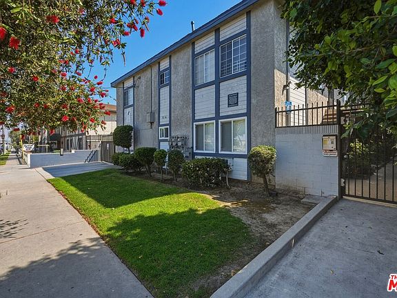 2nd image of 814 W Redondo Beach Blvd