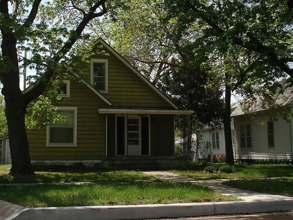 1st image of 813 E 11th Ave