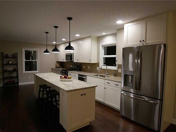 4th image of 389 Seneca Ct