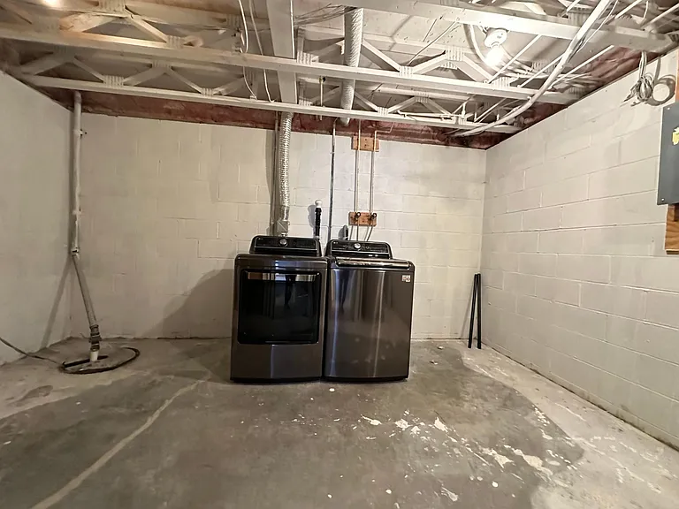 1020 Hartford Village Blvd — Photo 22