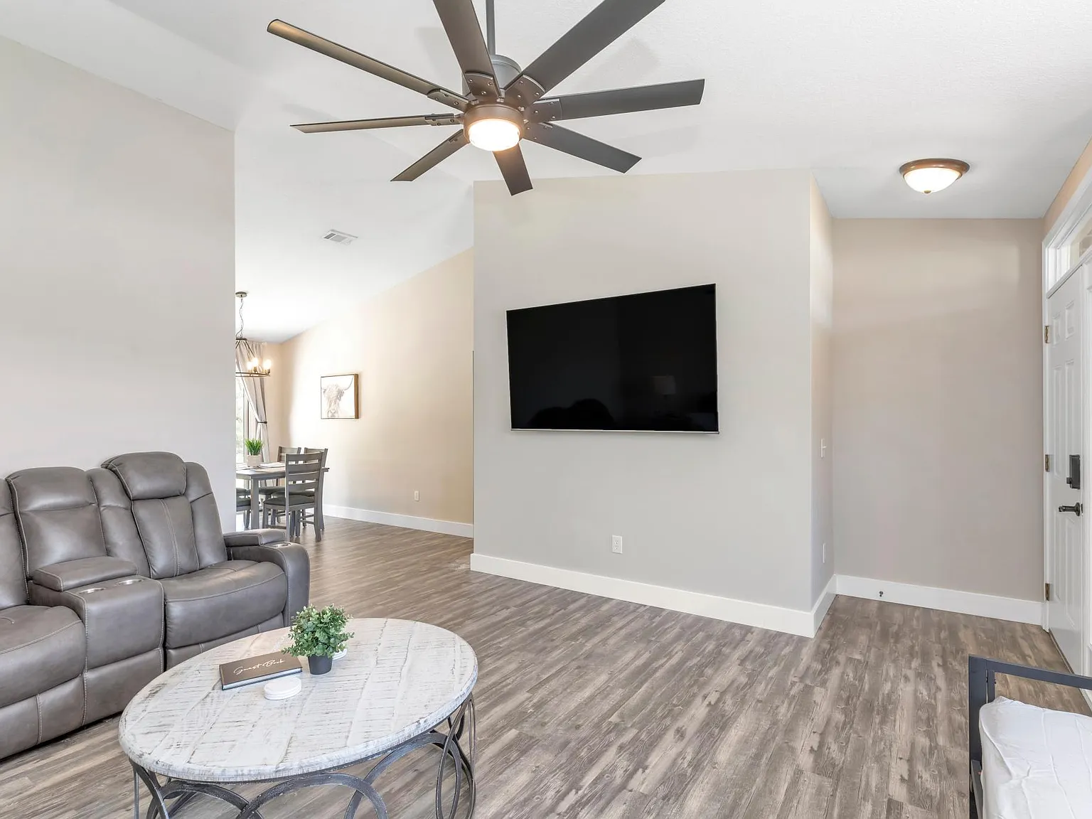 3 bed, 1500 sqft, $2,300 — Photo 1