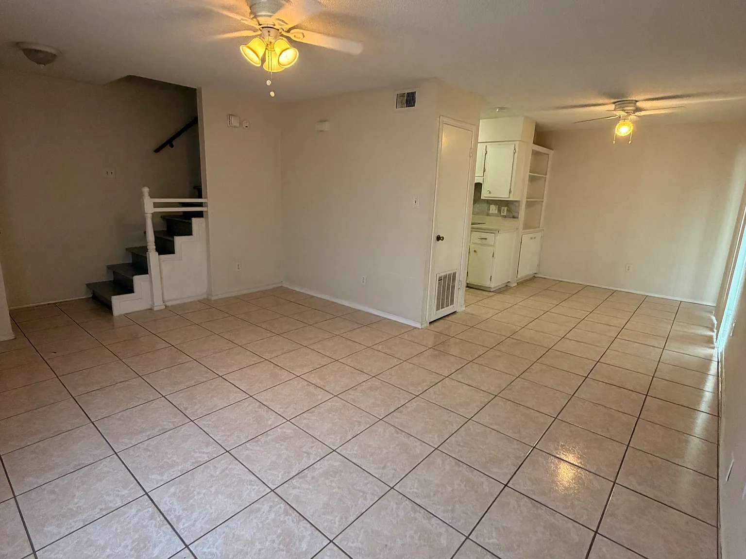 2 bed, 1.5 bath, $950 — Photo 1