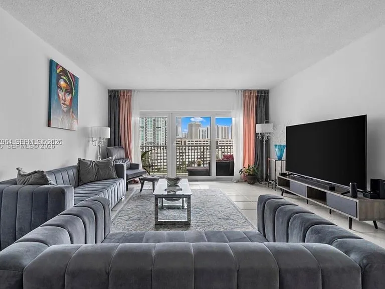 300 Bayview Dr #807 — Photo 5