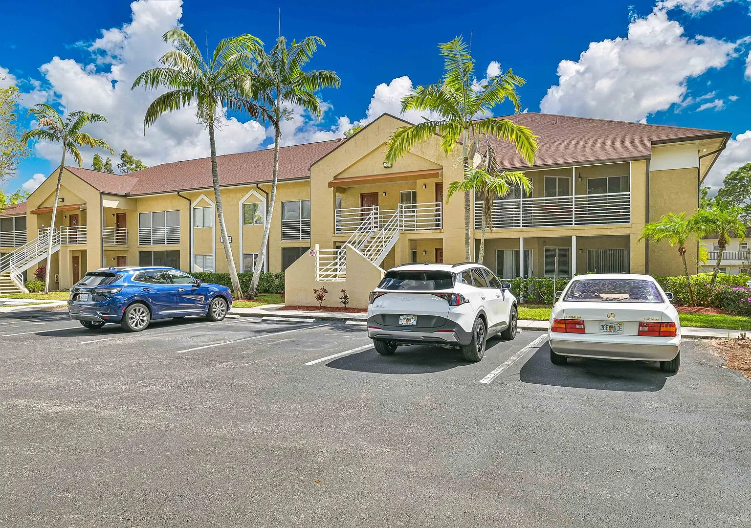 Short Term Rental (9.10 - 12.31) - Fountain Lakes Condo — Photo 1