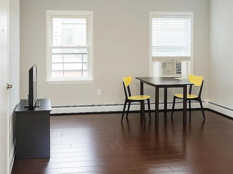 509 Washington St #4 — Photo 3