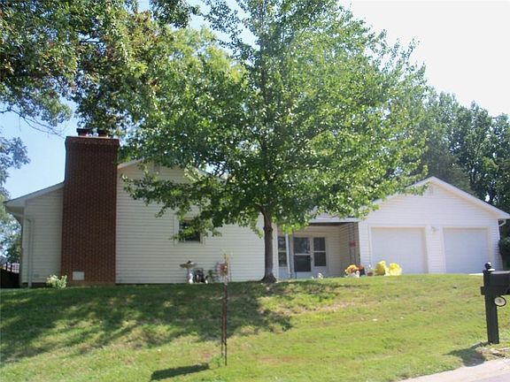 2nd image of 26 N Carriage Dr