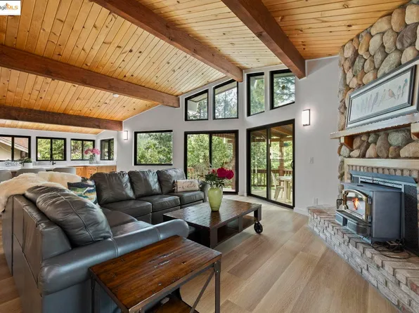 28413 Georges Dr, Strawberry, CA 95375