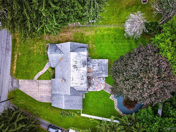 4th image of 42 Benton Cir