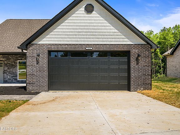 3rd image of 1034 N Linden Dr