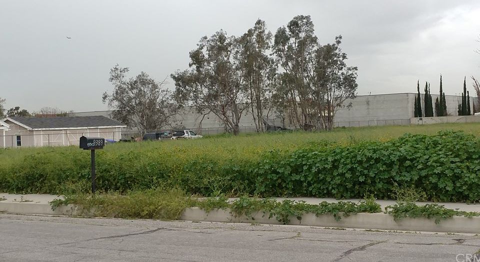 1st image of 9389 Acacia Ave