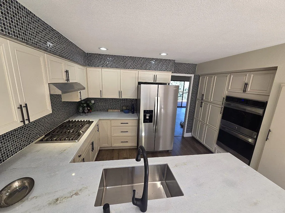 3 bed, 2.5 bath, 1852 sqft, $3,350 — Photo 3