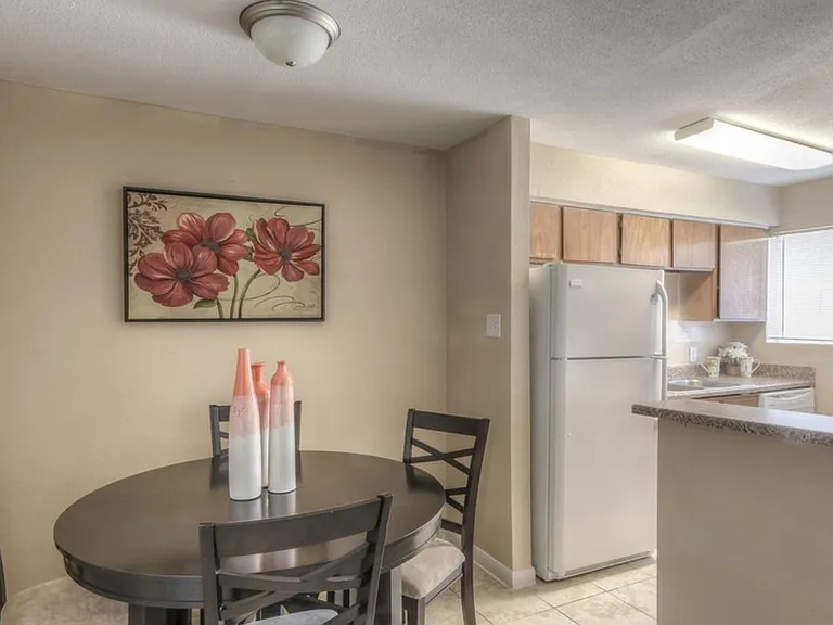 Heatherwood Apartments — Photo 7