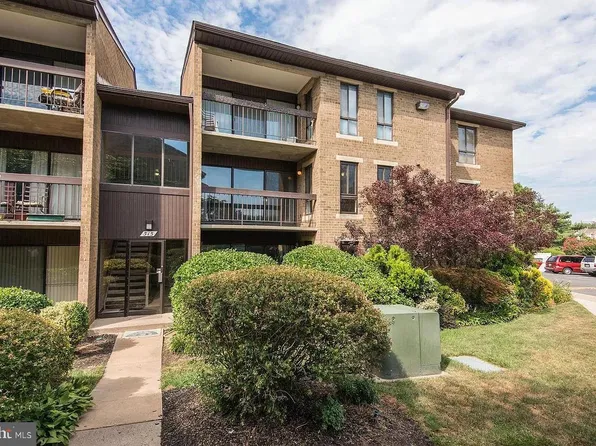 515 Florida Ave APT 102, Herndon, VA 20170