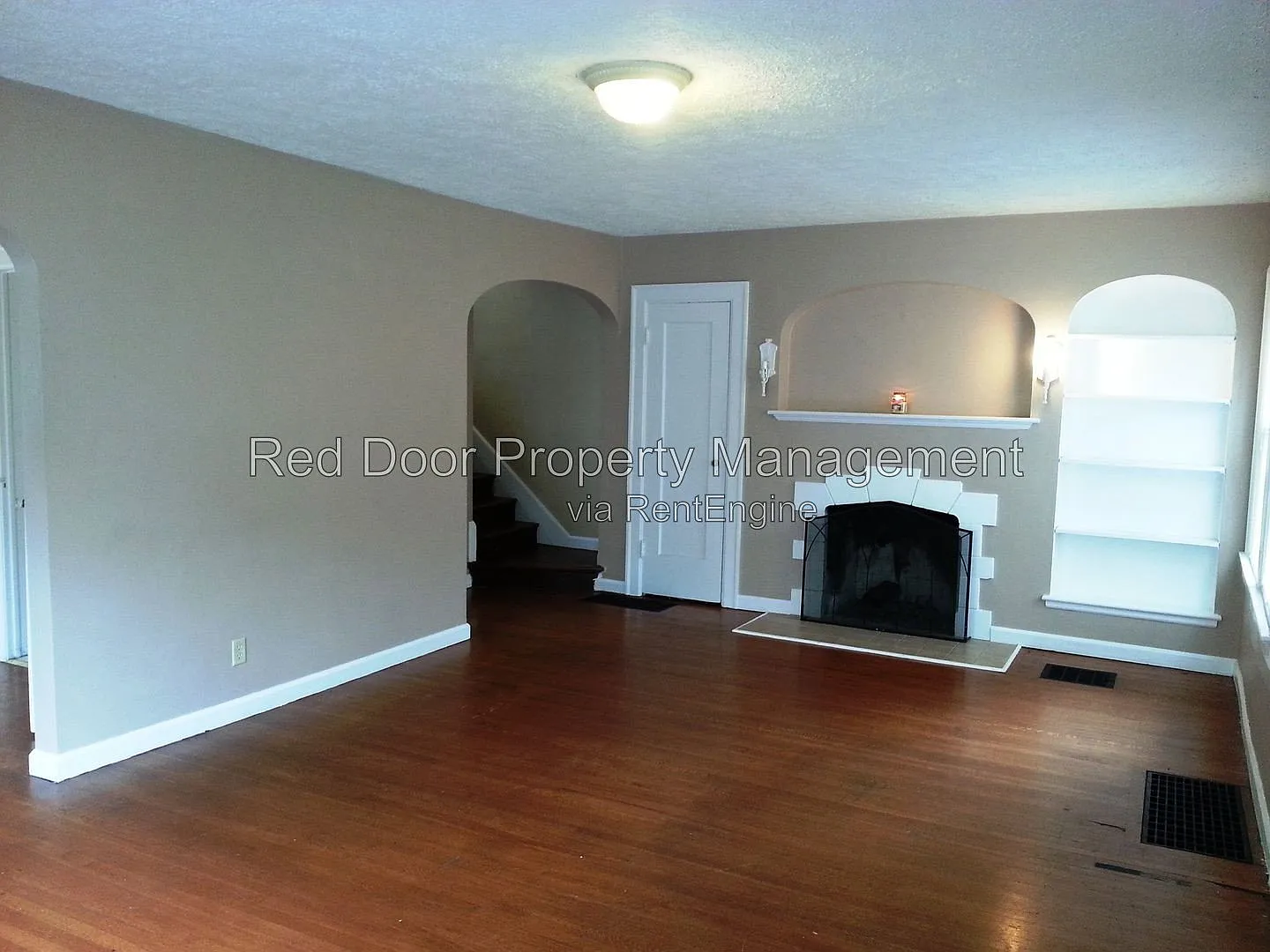 3 bed, 1.0 bath, 1800 sqft, $1,895 — Photo 2