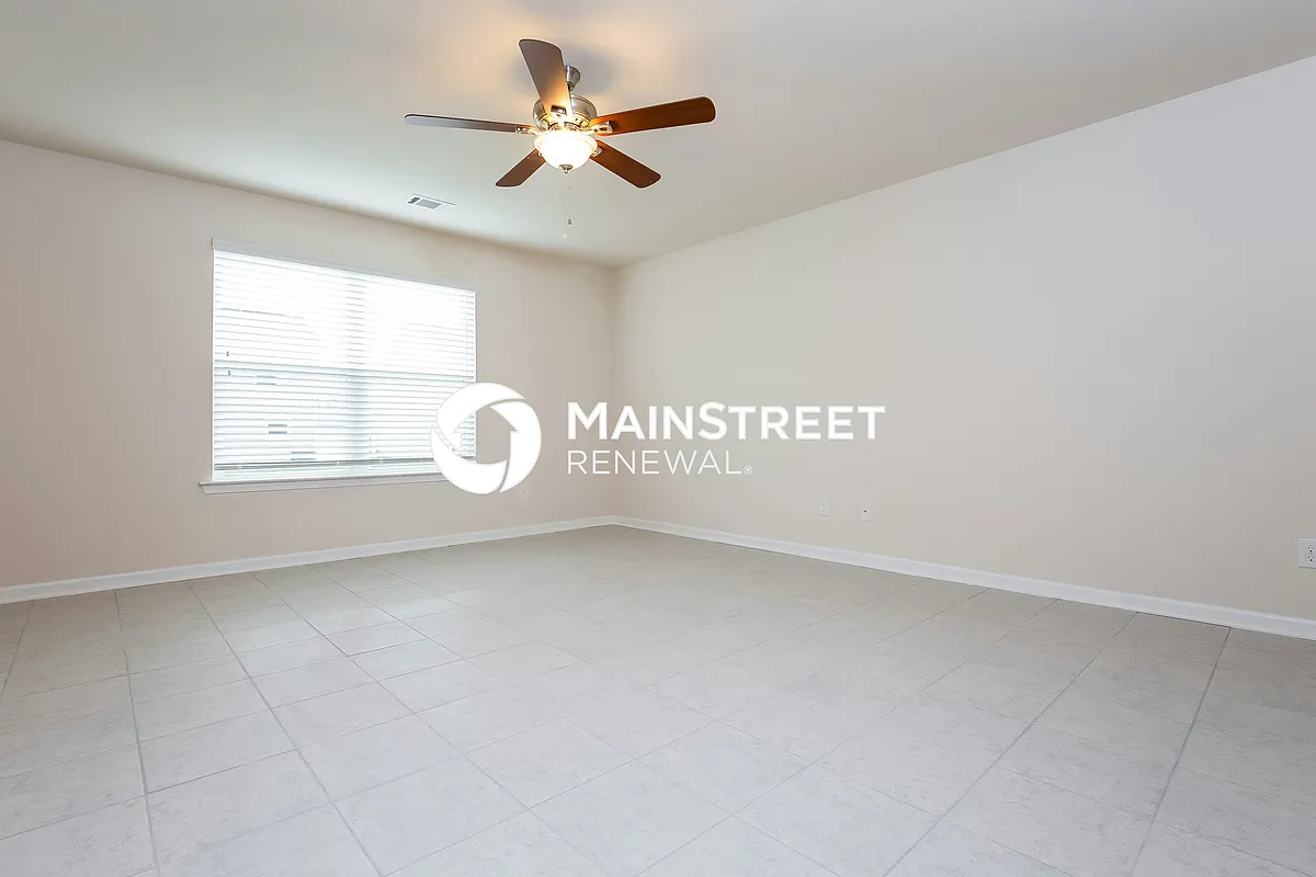Living Room - 2611 Stinger Dr