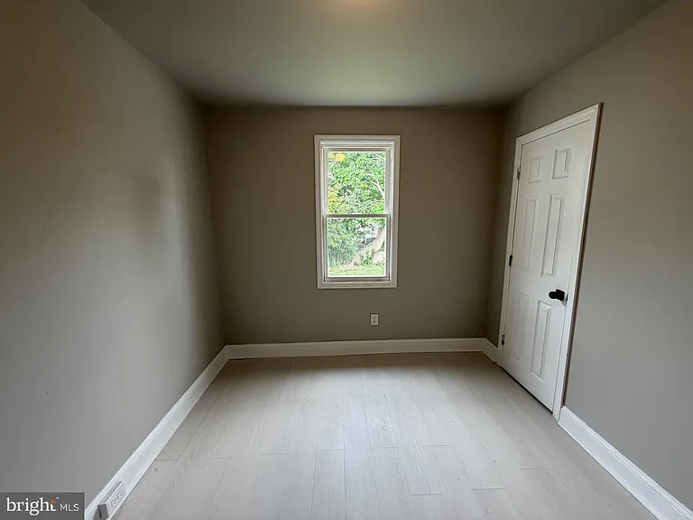 124 Robbins Ave #B — Photo 11