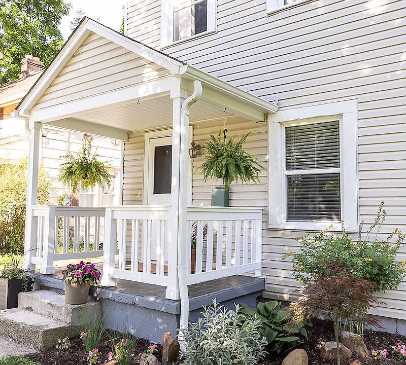 1st image of 2935 Medina Ave