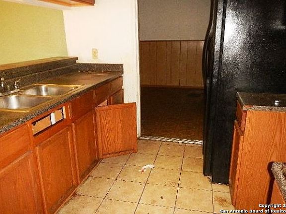 4th image of 5803 Way View Dr