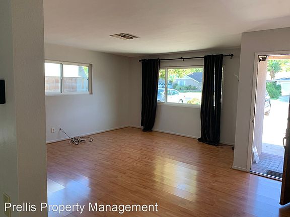 4th image of 24010 Kittridge St