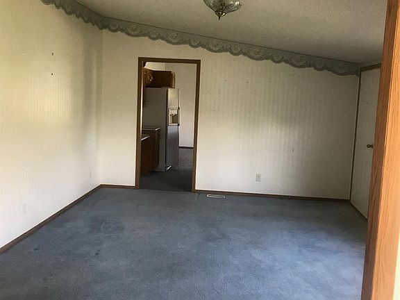 3rd image of 21201 Lilac Ave