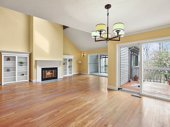 3rd image of 87 Parkhurst Dr Unit 87