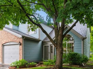 242 Wellington Cir, Gurnee, IL