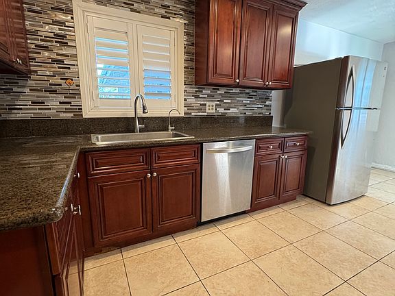 4th image of 11711 Clover Ln