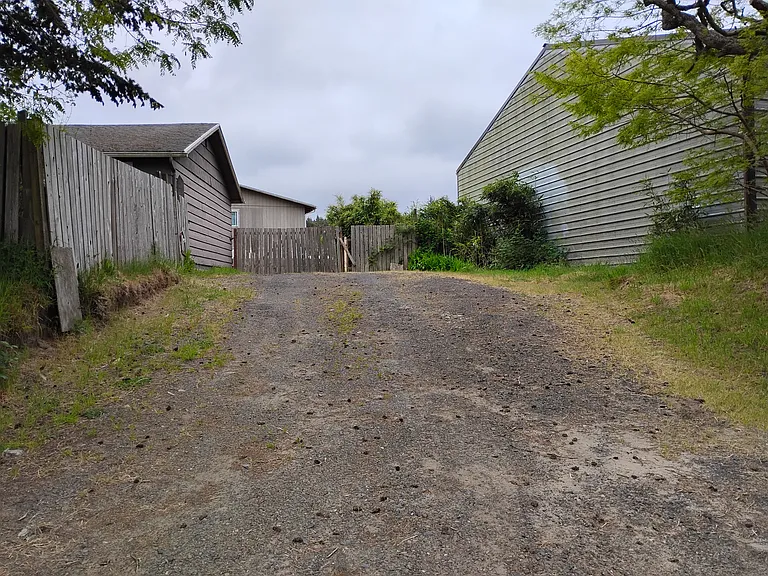 3813 S Coast Hwy — Photo 23