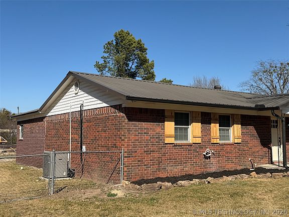 3rd image of 305 W Ash Ave