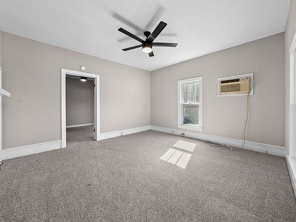 4th image of 250 Forbes Ave