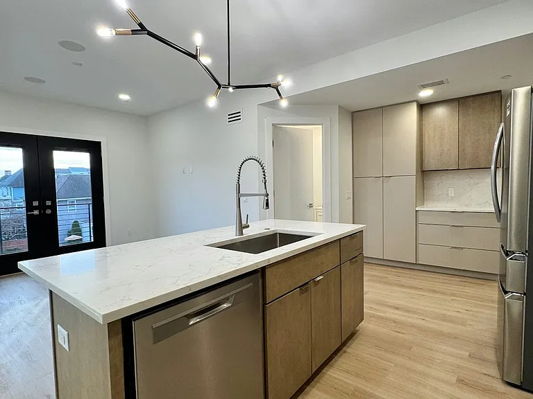 85 W High St #2R — Photo 15