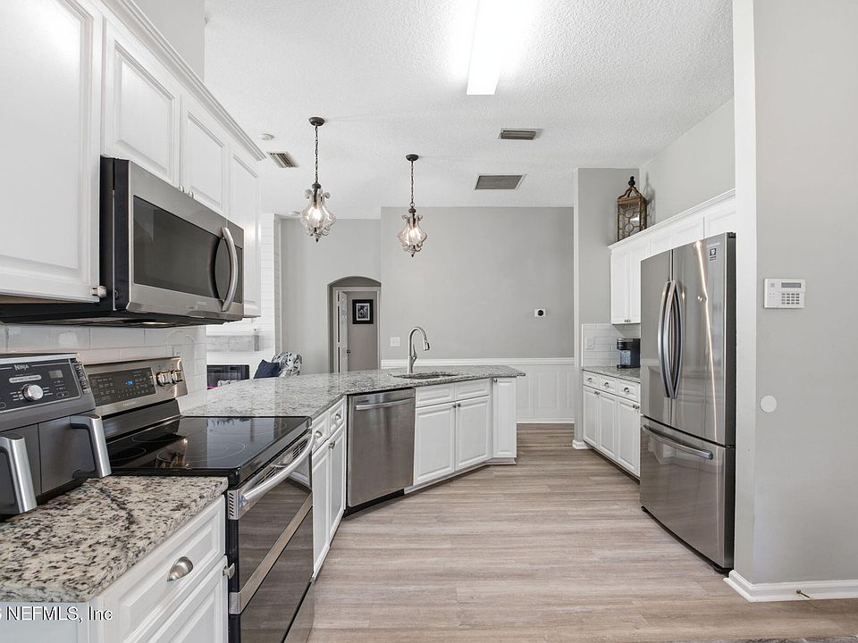 1st image of 920 OAK ARBOR Circle