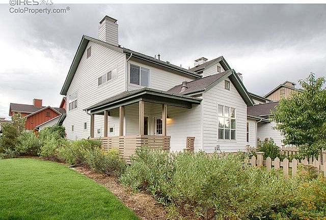 End unit townhome