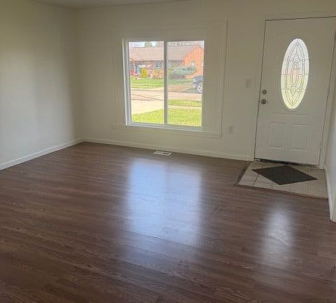 3rd image of 20915 Millard St