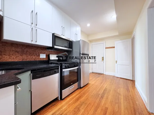 73 Thatcher St, Brookline, MA
