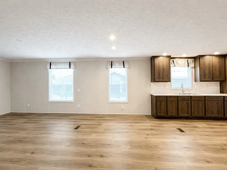 29800 Guilford Cir #253 — Photo 4