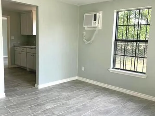 1218 NW 23rd St #2, San Antonio, TX 78207