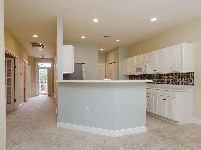 204 Hilliard Ct — Photo 5